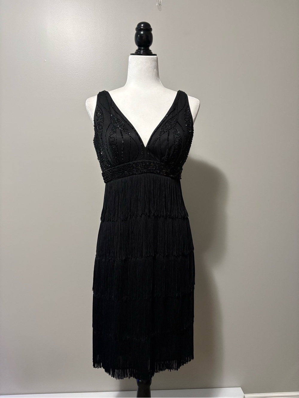 Mariposa Sleeveless V-Neck Tiered Flapper Style Cocktail Dress